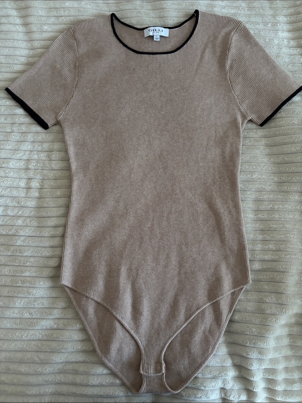 Gilli Taupe Ribbed Short Sleeve Bodysuit with Black Trim - NWOT